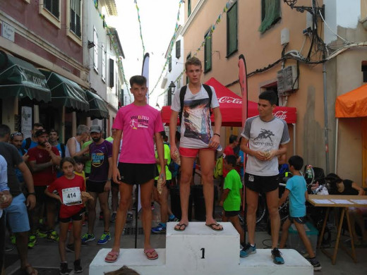 (Galería de fotos) Gran fiesta del atletismo en Es Mercadal