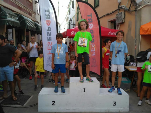 (Galería de fotos) Gran fiesta del atletismo en Es Mercadal