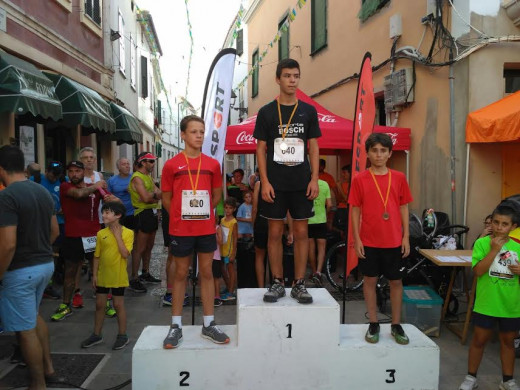 (Galería de fotos) Gran fiesta del atletismo en Es Mercadal