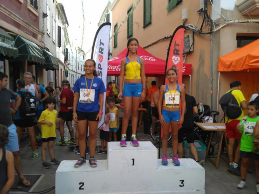 (Galería de fotos) Gran fiesta del atletismo en Es Mercadal