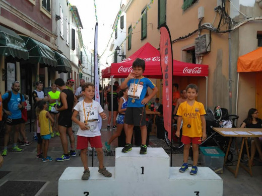 (Galería de fotos) Gran fiesta del atletismo en Es Mercadal