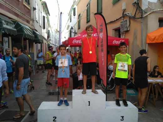 (Galería de fotos) Gran fiesta del atletismo en Es Mercadal