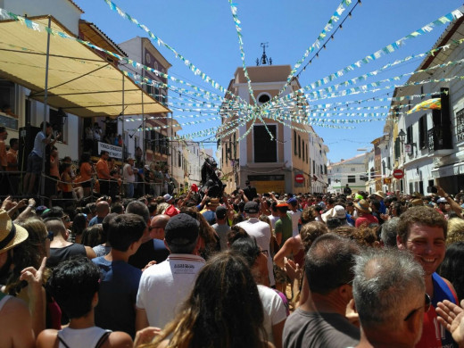 (Fotos y vídeos) ‘Molta bulla’ en el día grande de  Sant Martí