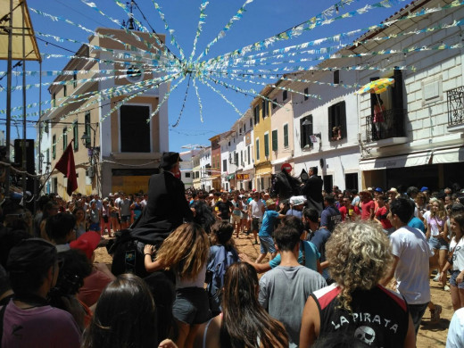 (Fotos y vídeos) ‘Molta bulla’ en el día grande de  Sant Martí