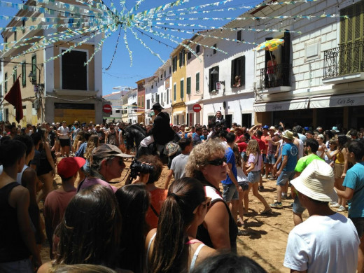 (Fotos y vídeos) ‘Molta bulla’ en el día grande de  Sant Martí