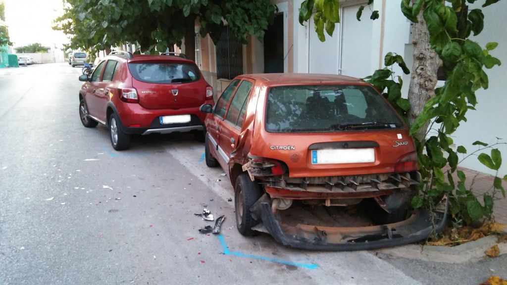 Imagen de los coches afactados (Foto: Policía Local de Ciutadella)