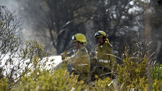 Bomberos en un incendio.