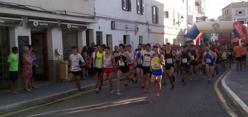 Momento de la salida de la carrera absoluta.