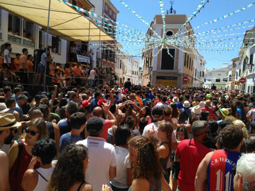 (Fotos y vídeos) ‘Molta bulla’ en el día grande de  Sant Martí