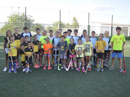 (Galería de fotos) Menorca Hockey y Atlètic Terrassa se dan la mano