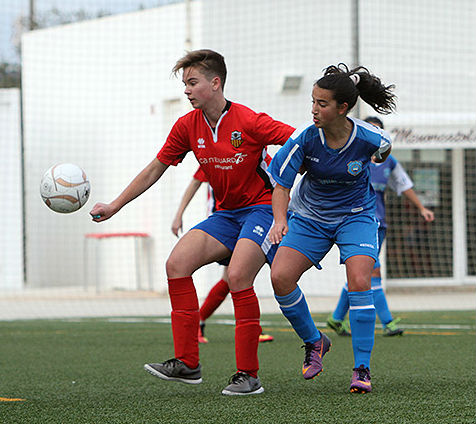 Acción de un partido del Sporting de Mahón (Fotos: deportesmenorca.com)