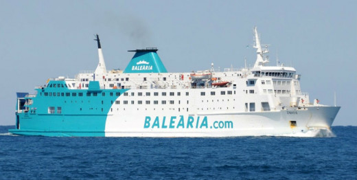 Imagen de un buque de Baleària