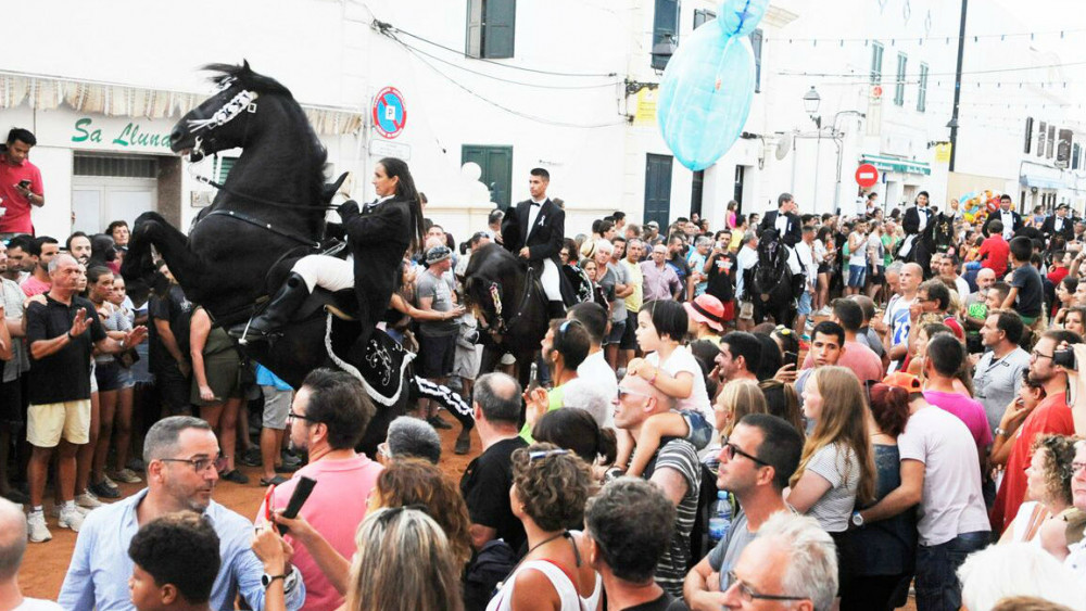 Imagen del primer jaleo de las fiestas (Fotos: Tolo Mercadal)