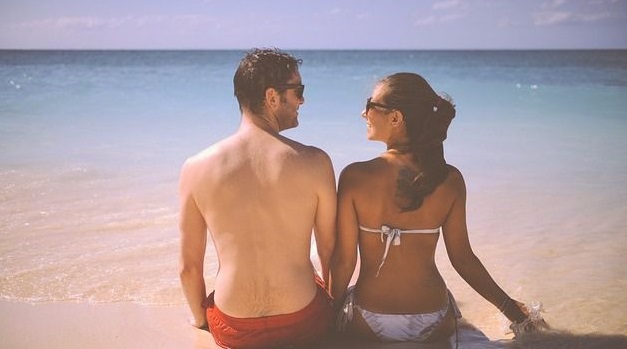 Pareja en la playa