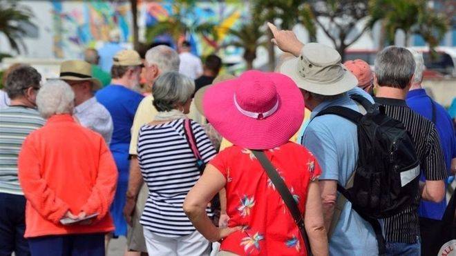 Turistas de visita.