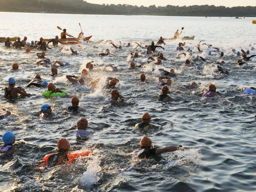 (Fotos) Culto al triatlón en Fornells