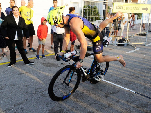 (Fotos) Culto al triatlón en Fornells