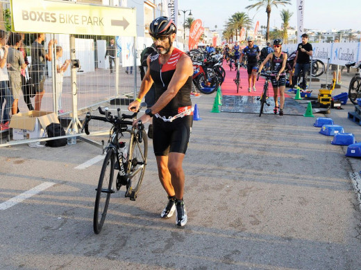 (Fotos) Culto al triatlón en Fornells