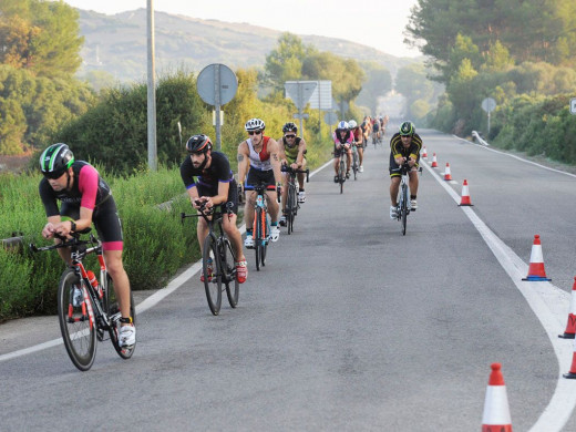 (Fotos) Culto al triatlón en Fornells