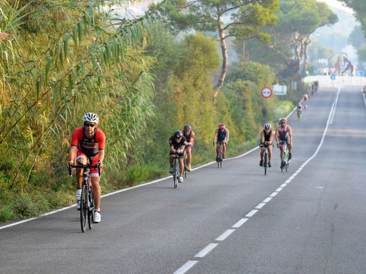 (Fotos) Culto al triatlón en Fornells