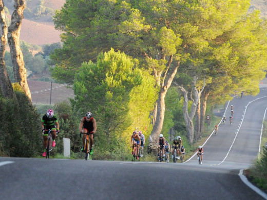 (Fotos) Culto al triatlón en Fornells