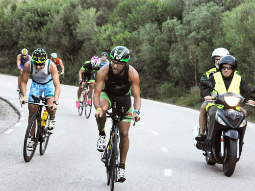 (Fotos) Culto al triatlón en Fornells