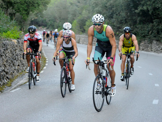 (Fotos) Culto al triatlón en Fornells