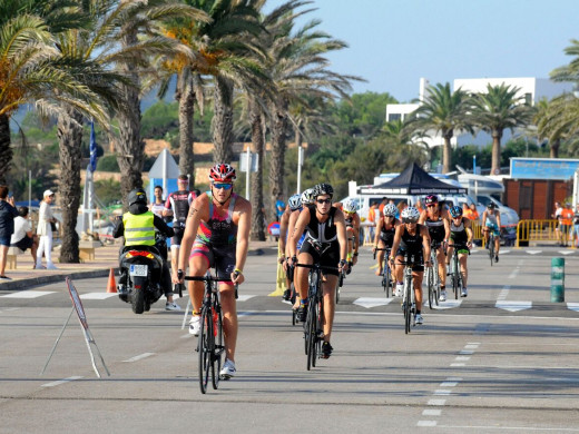 (Fotos) Culto al triatlón en Fornells