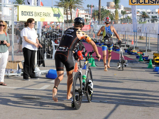 (Fotos) Culto al triatlón en Fornells