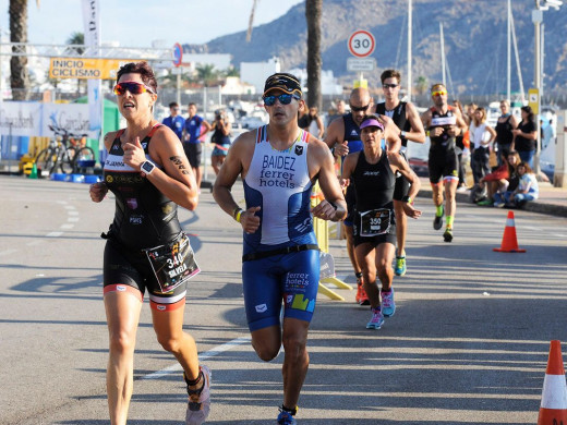 (Fotos) Culto al triatlón en Fornells