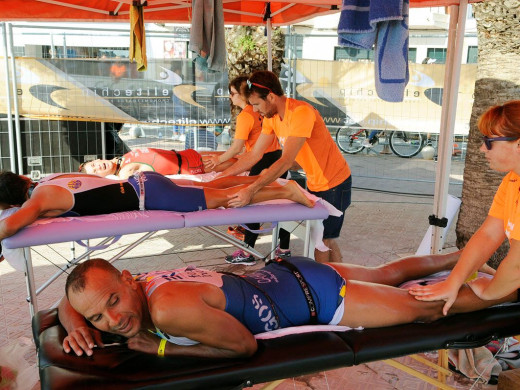 (Fotos) Culto al triatlón en Fornells