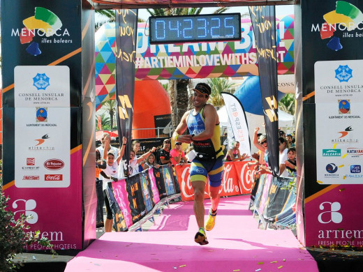 (Fotos) Culto al triatlón en Fornells