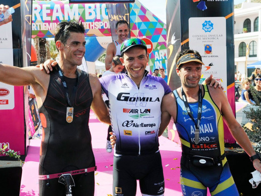 (Fotos) Culto al triatlón en Fornells