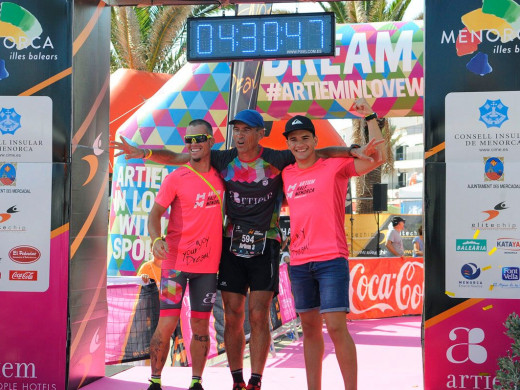 (Fotos) Culto al triatlón en Fornells