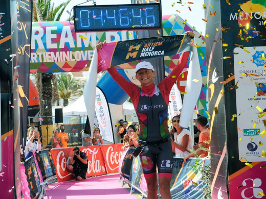 (Fotos) Culto al triatlón en Fornells