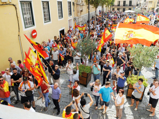 (Fotos) Centenares de personas se manifiestan en Menorca por la unidad de España