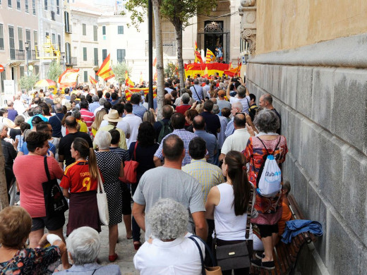 (Fotos) Centenares de personas se manifiestan en Menorca por la unidad de España