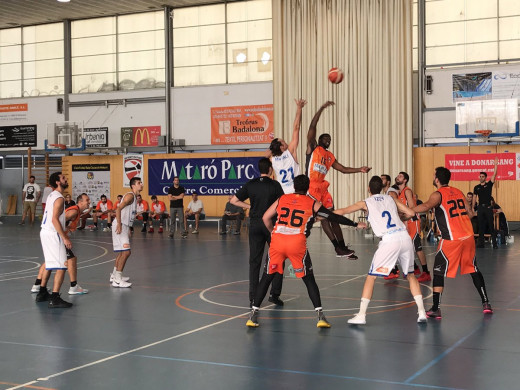 (Fotos) El Bàsquet Menorca se derrumba en el último cuarto