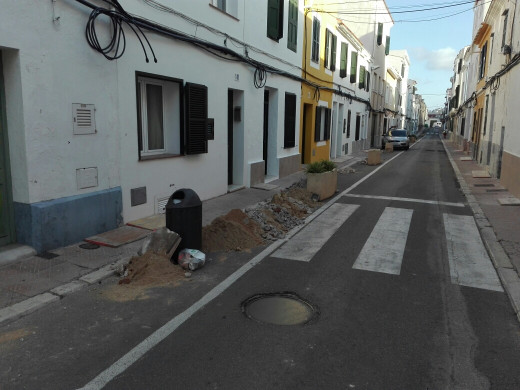 (Galería de fotos) El carrer Infanta de Maó muda la piel