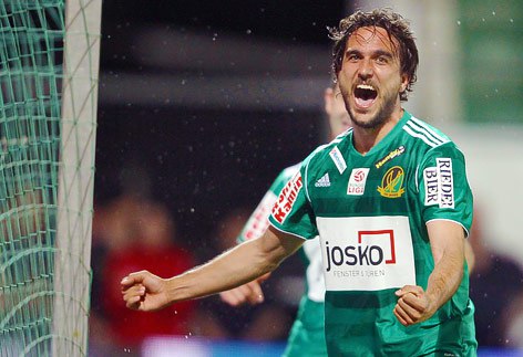 Martí celebra un gol con el Ried.