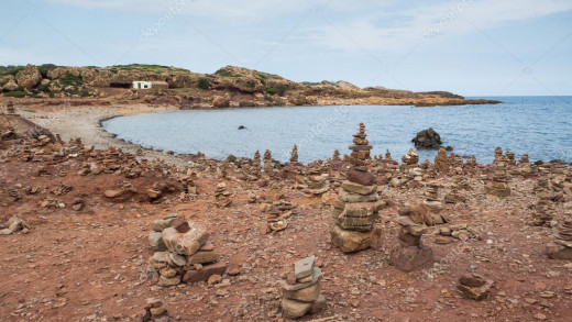 Formación de piedras en una cala de la Isla (Foto: deposiphotos)