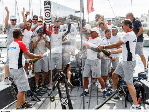 La falta de viento da al Azzurra el mundial de 52 Superseries