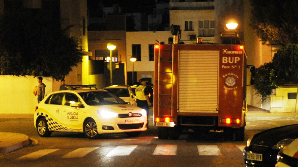 Actuación de los bomberos (Fotos: Tolo Mercadal)