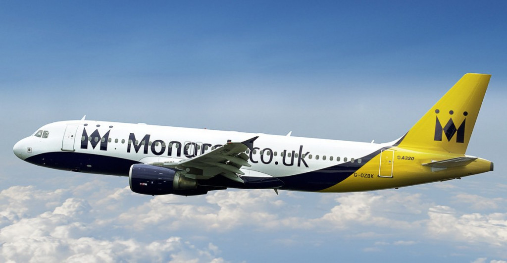 Avión de Monarch en pleno vuelo.