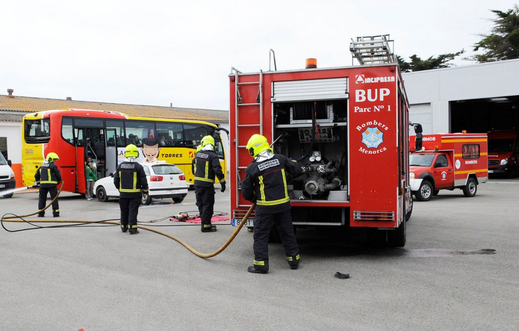 Bomberos de Maó en un simulacro.