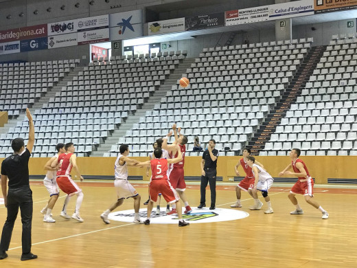 (Fotos) Un mal tercer cuarto castiga al Bàsquet Menorca