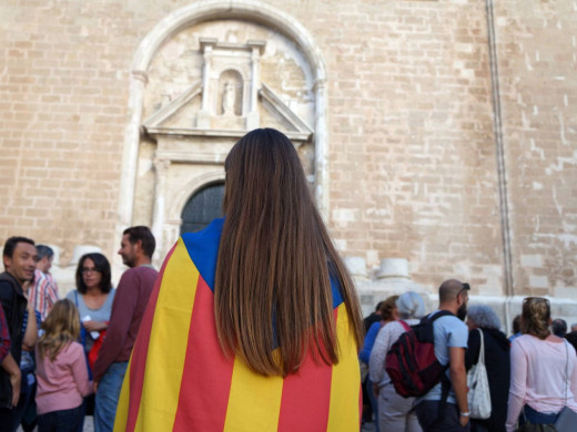 (Galería de imágenes) Así fue la protesta en Maó “contra la represión” en Catalunya