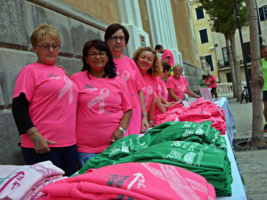 (Galería de fotos y vídeo) A la carrera contra el cáncer en Maó