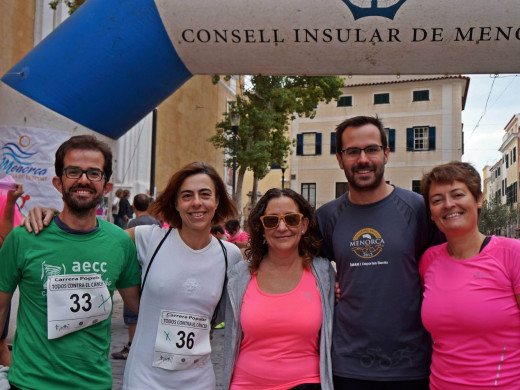 (Galería de fotos y vídeo) A la carrera contra el cáncer en Maó