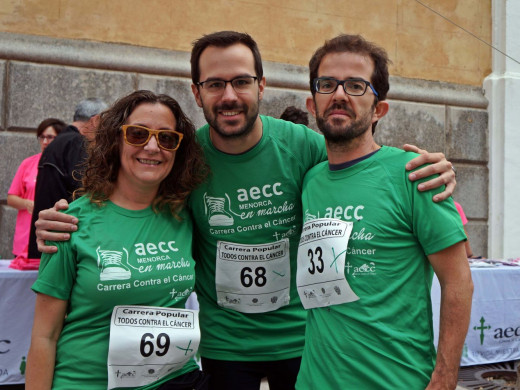 (Galería de fotos y vídeo) A la carrera contra el cáncer en Maó